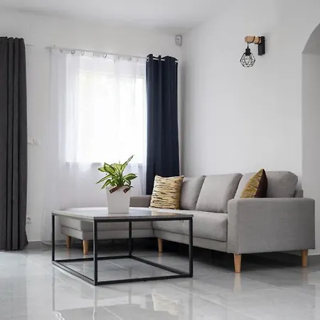 Irisz Teljes Haz Балатонмариафюрдё